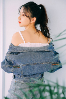 翘臀女孩